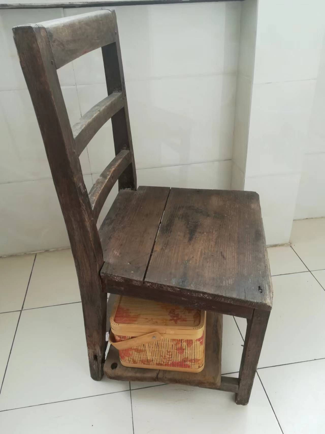 实木椅子1元出售_1