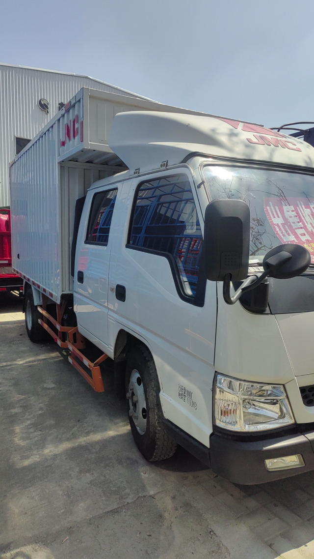 江铃双排厢式货车_3