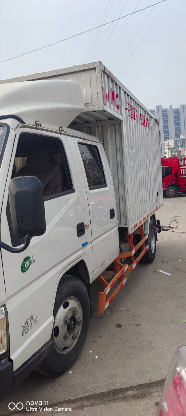 江铃双排厢式货车_5