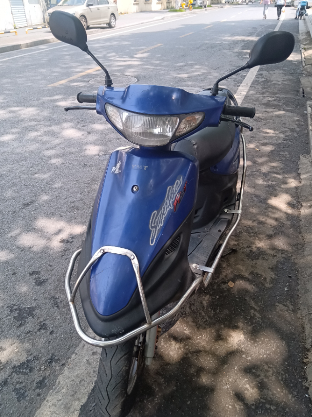 雅马哈褔喜100型摩托车