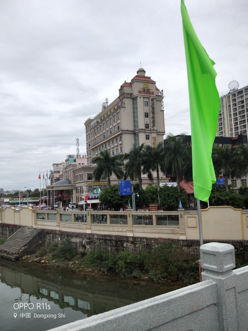点击放大