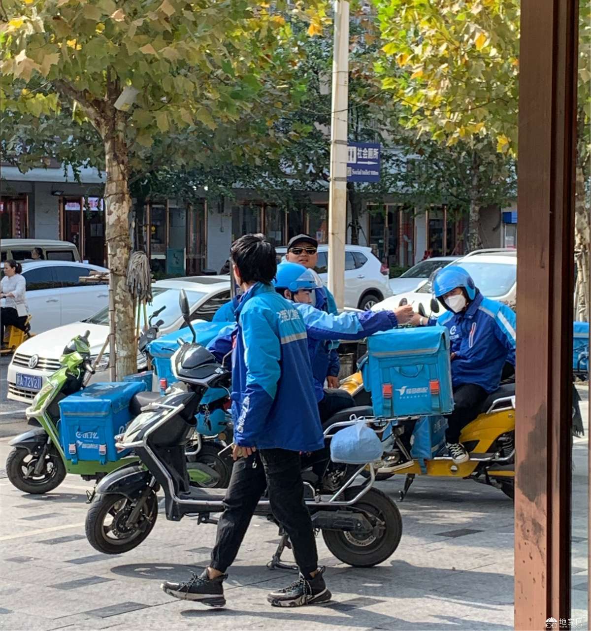 点击放大