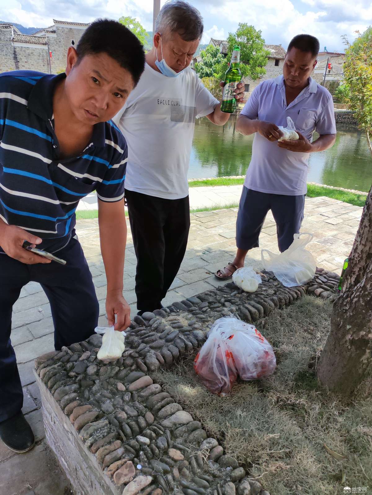 点击放大